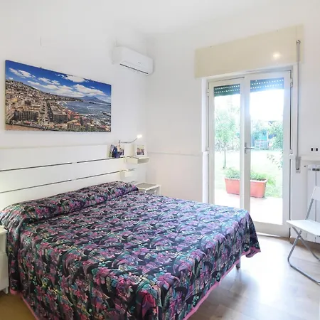 2 Bedroom Cozy In Hébergement de vacances Naples