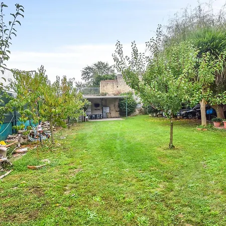 2 Bedroom Cozy In Hébergement de vacances Naples