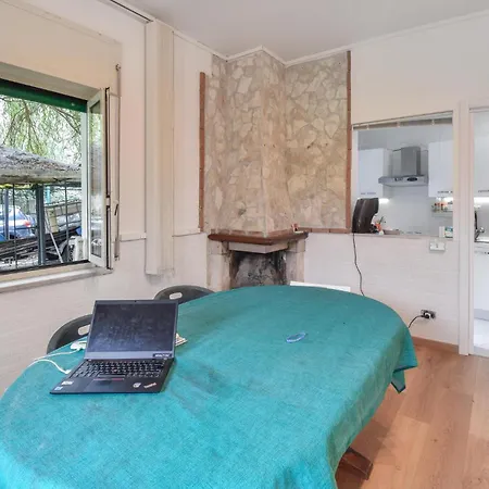 別荘 2 Bedroom Cozy In ナポリ